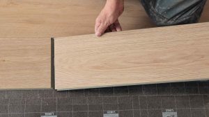 Cómo colocar suelo vinílico